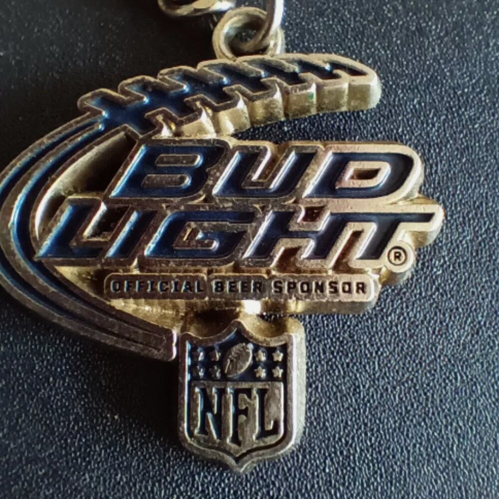 Bud Light Official Beer Sponsor of the NFl Metal‎ Keychain Preowned #5 - Picture 2 of 5